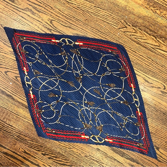 Pleated Navy Red Equestrian Rope Chain Neck Scarf Diamond Shape 35 Diagonal Luxe - Picture 7 of 9